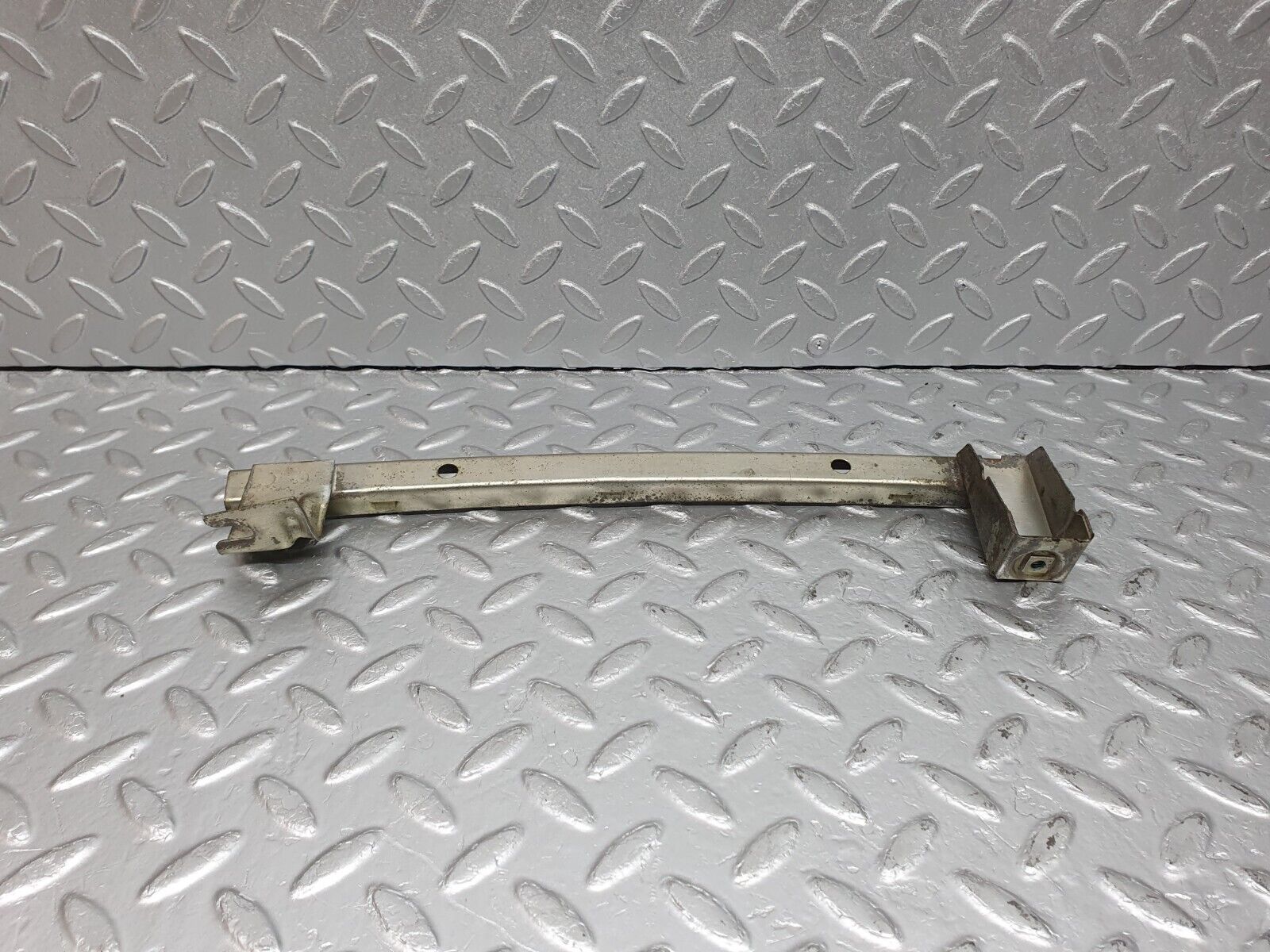 41068 Mercedes-Benz W126 300SE Rear Right Door Window Channel