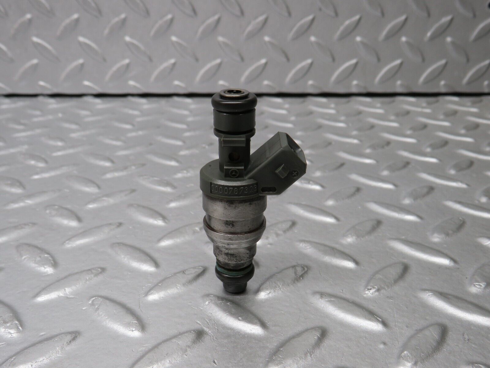 38144 Mercedes-Benz A124 320E Cabriolet Fuel Injector Bosch 0280155209 0000787323