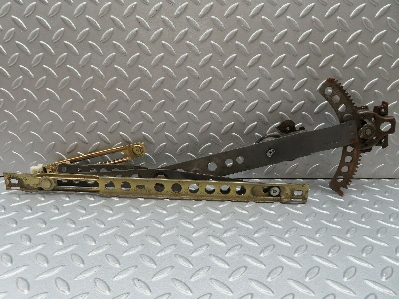 3726 Mercedes-Benz S123 200T Wagon Front Right Manual Window Regulator