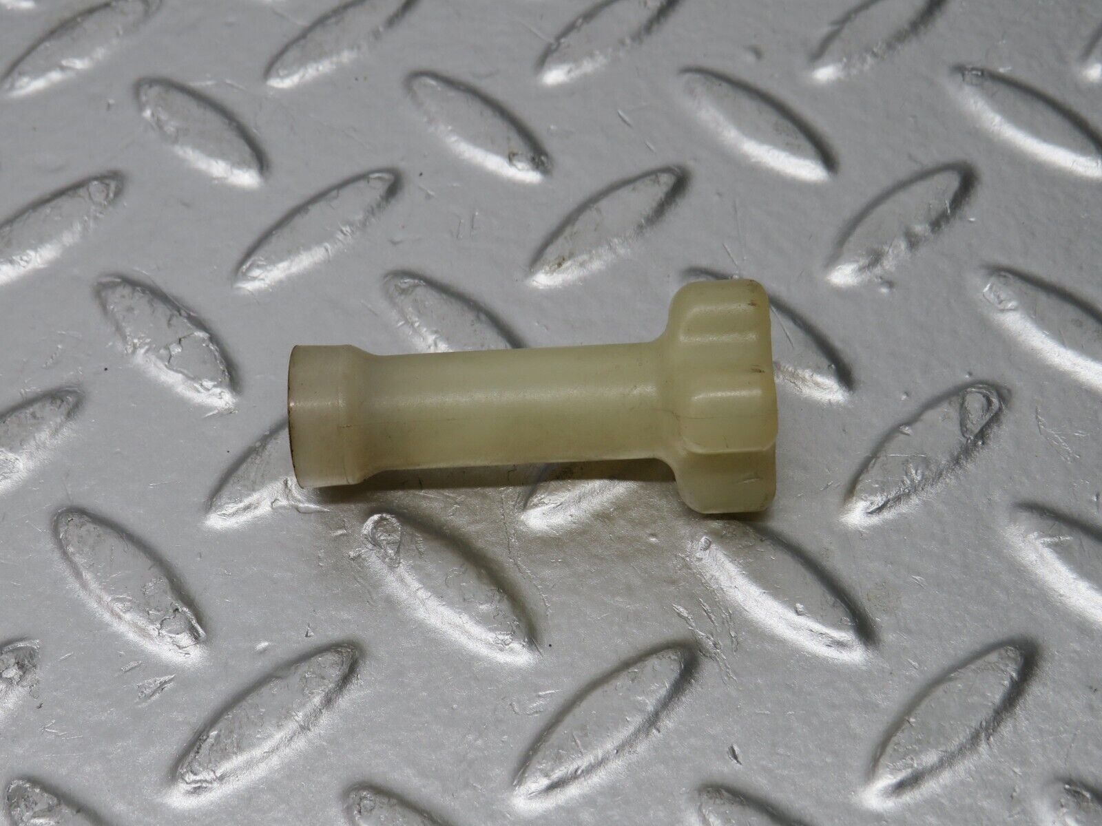 31613 Mercedes-Benz W201 190LE 1.8L Windscreen Washer Reservoir Holder