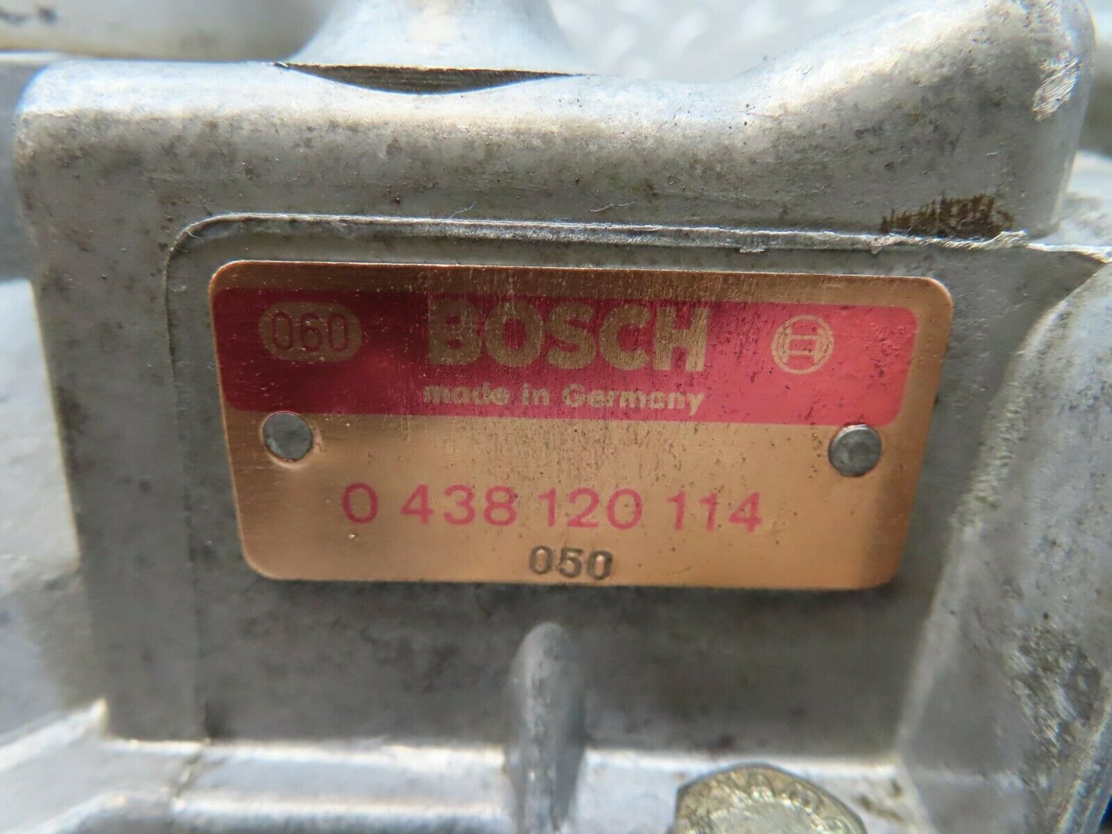 16596 Mercedes-Benz C107 380SLC Air Flow Mass Sensor 0438120114