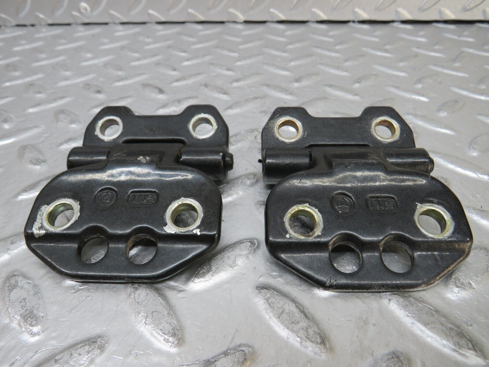 26700 Mercedes-Benz C124 220CE Coupe Right Door Hinge Pair
