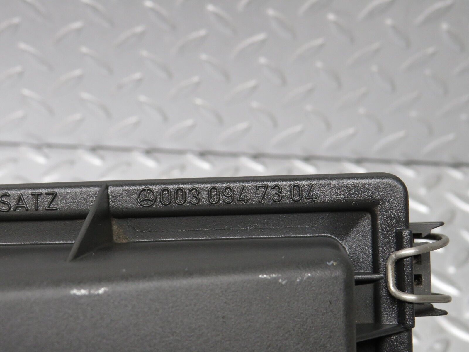 38442 Mercedes-Benz R129 280SL Air Filter Box Housing 0030947304 1040900501