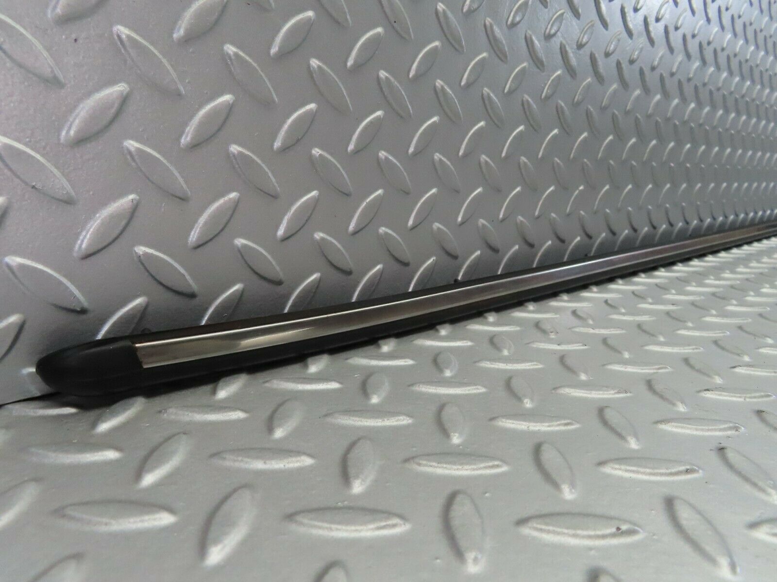 7523 Mercedes-Benz S123 230TE Wagon Centre Fender Wing Chrome Trim Front Left