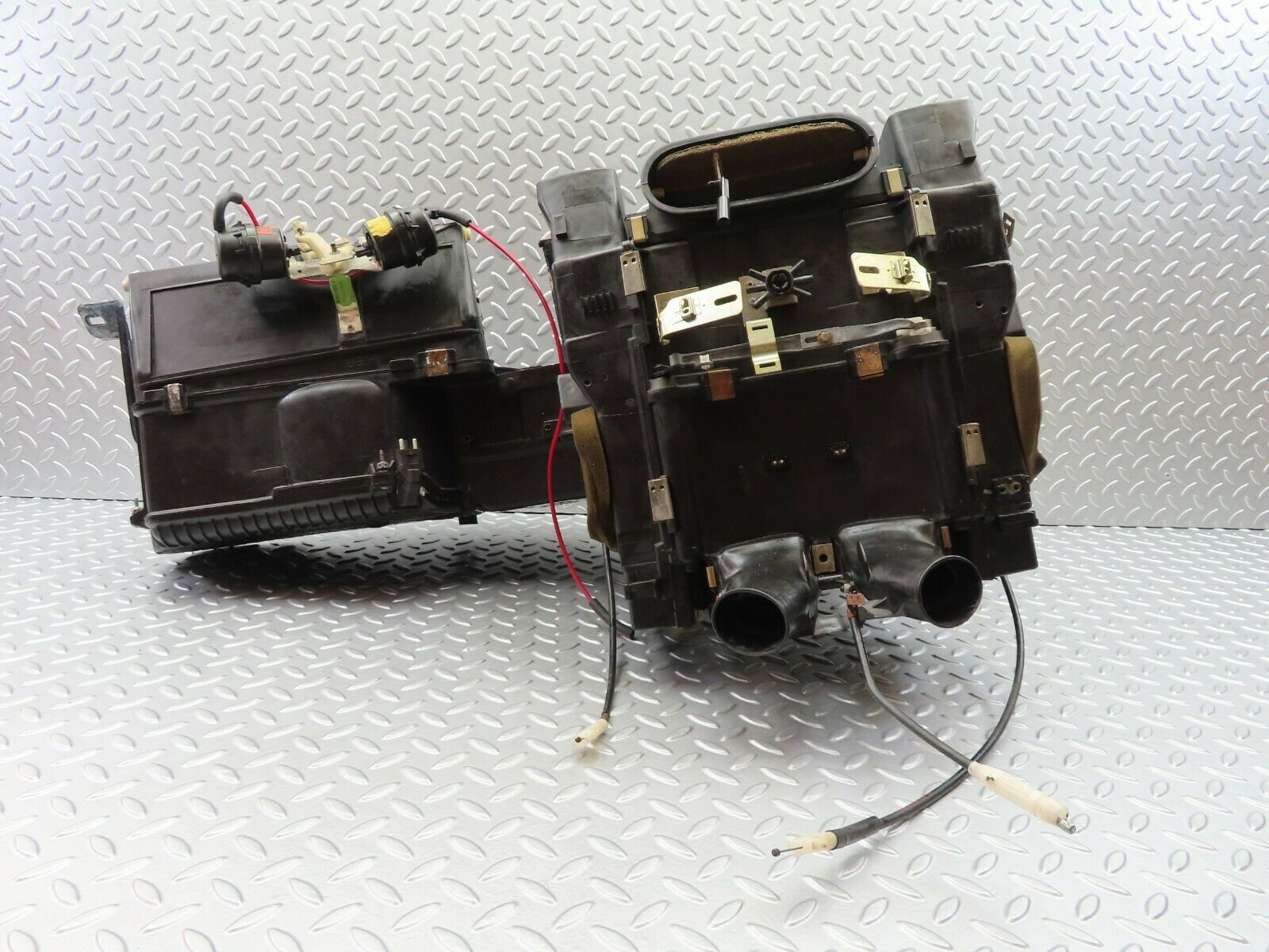 6410 Mercedes-Benz W126 380SE Heater Box Blower Housing