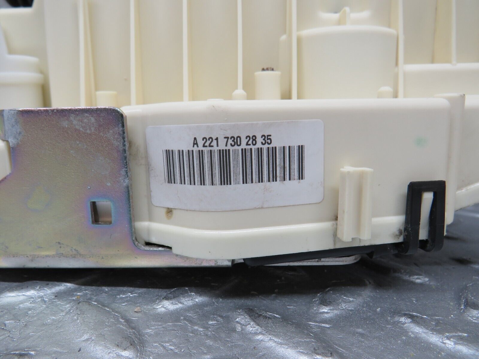 35236 Mercedes-Benz W221 Rear Right Door Lock Mechanism 2217302835