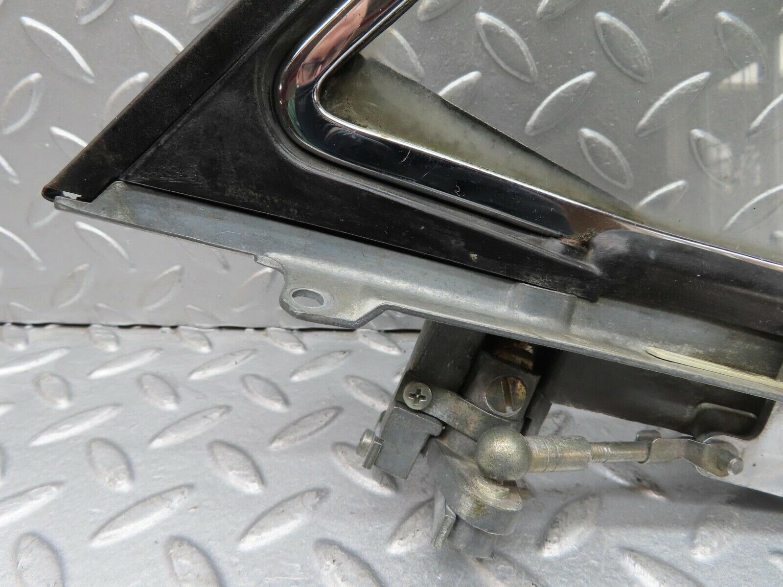 12384 Mercedes-Benz W108 Front Right Quarter Window Glass