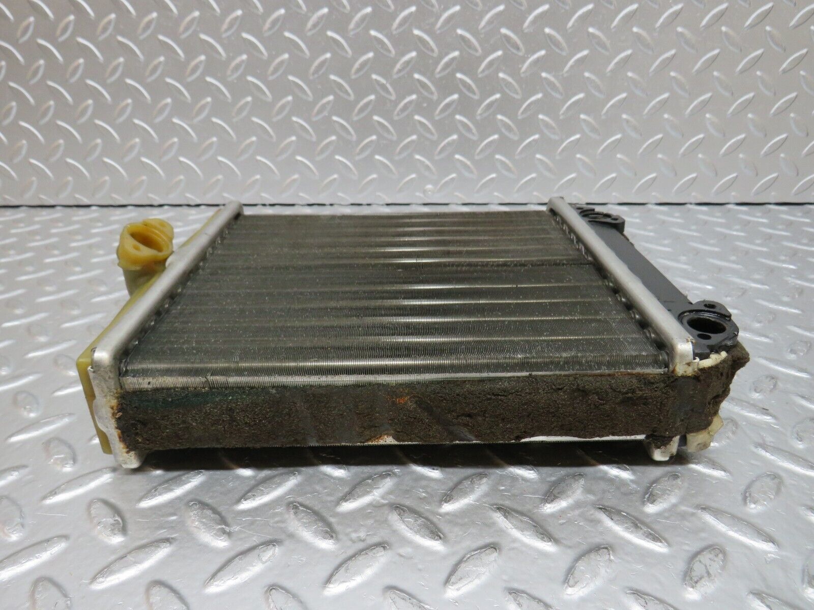 31434 Mercedes-Benz S124 220TE Wagon Heater Radiator Behr 90.565.00.047