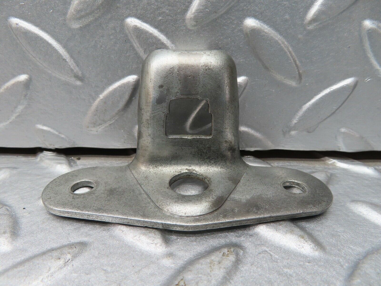 17010 Mercedes-Benz C123 280CE Coupe Trunk Lock Latch 1237580150