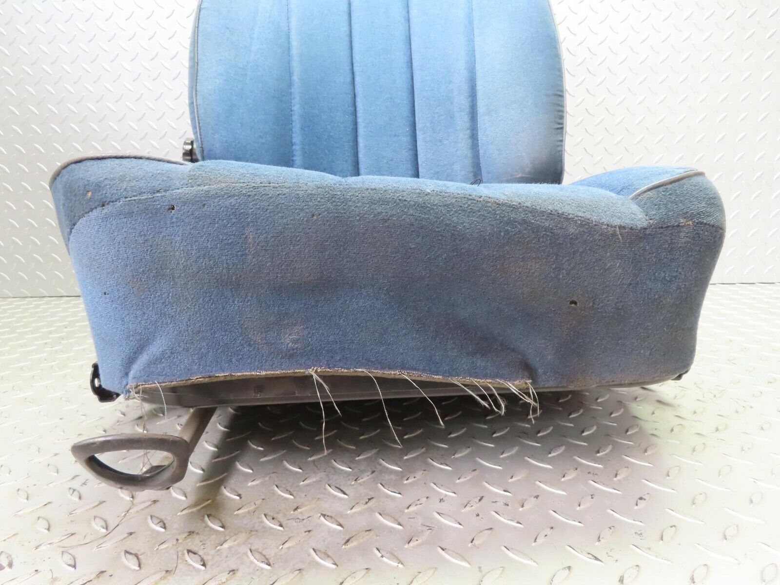 14007 Mercedes-Benz C107 280SLC Front Left Seat Blue