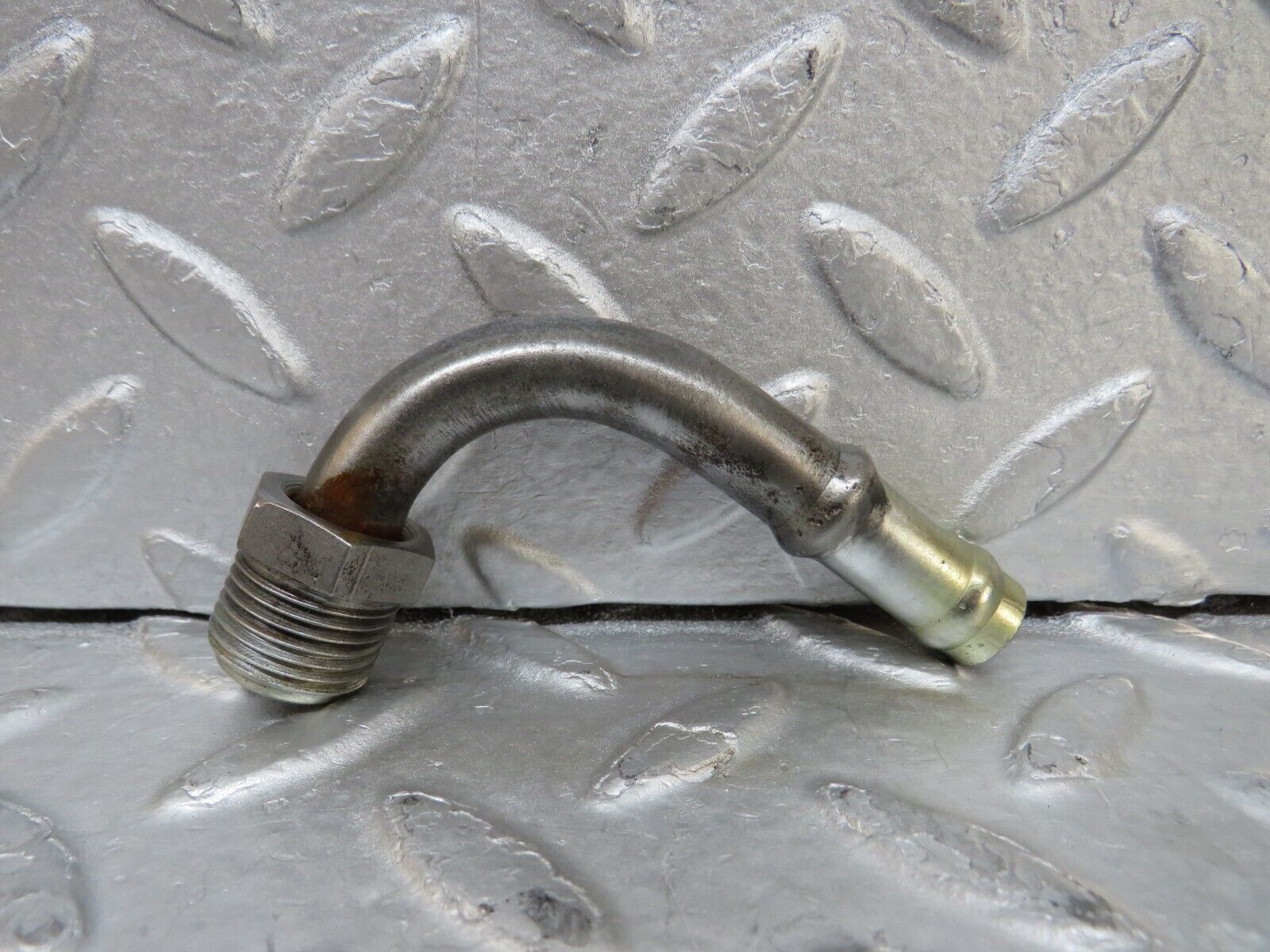 37147 Mercedes-Benz C126 420SEC Coupe Oil Line Pipe