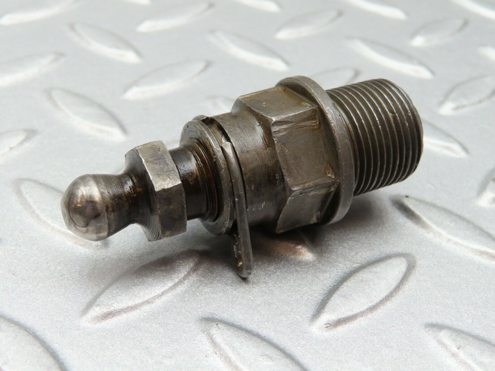 3552 Mercedes-Benz W108 280SE Ball Studs For Rocker Arm Mounting (Timing)