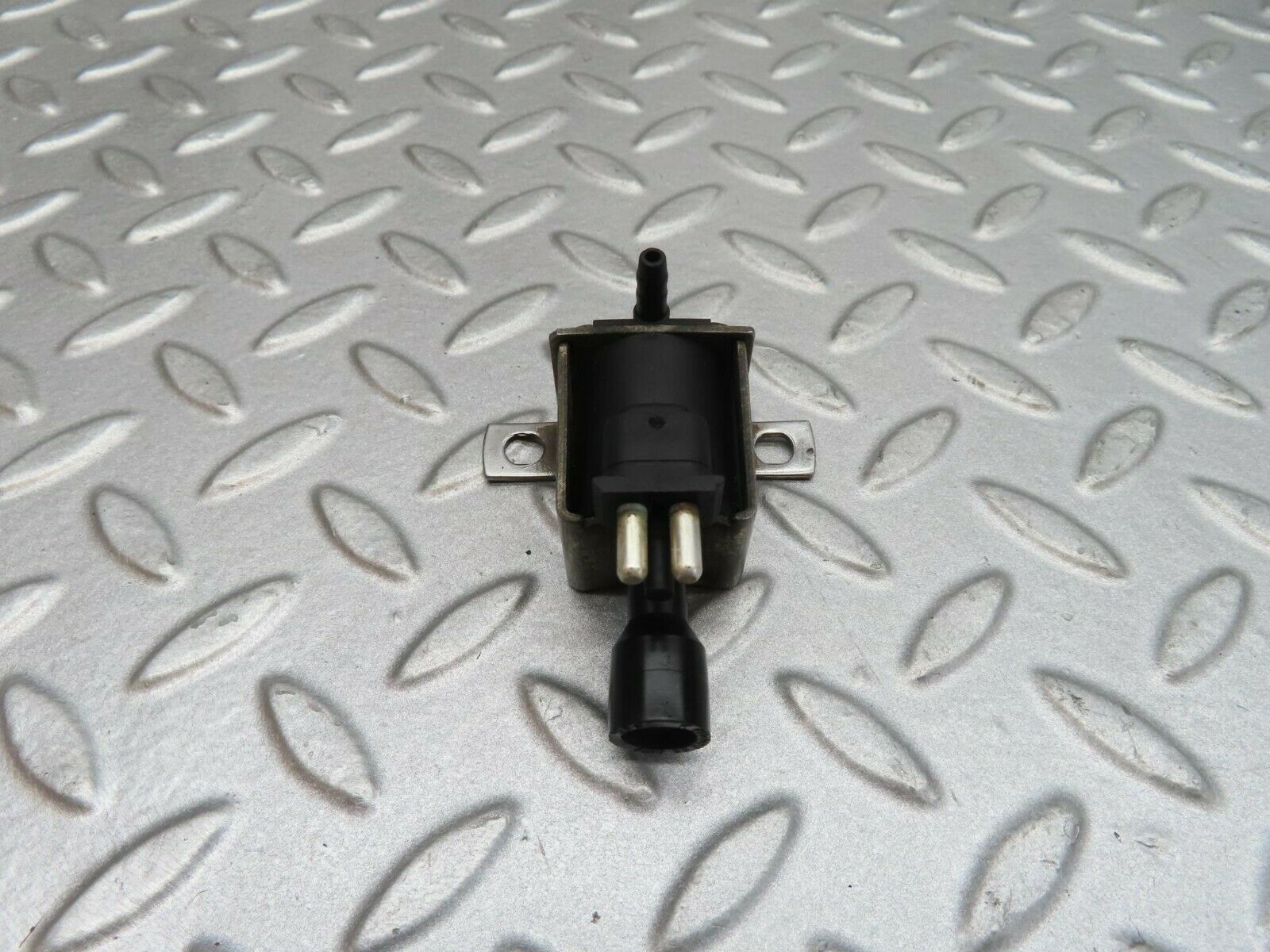 12189 Mercedes-Benz R129 300SL Coupe Vacuum Control Valve Pierburg 0015407097