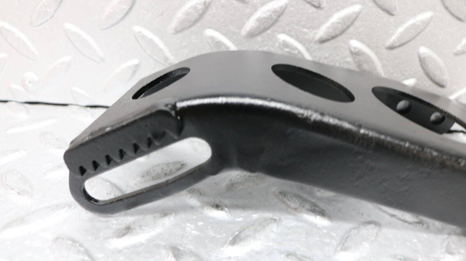 37229 Mercedes-Benz C126 420SEC Coupe Alternator Generator Bracket