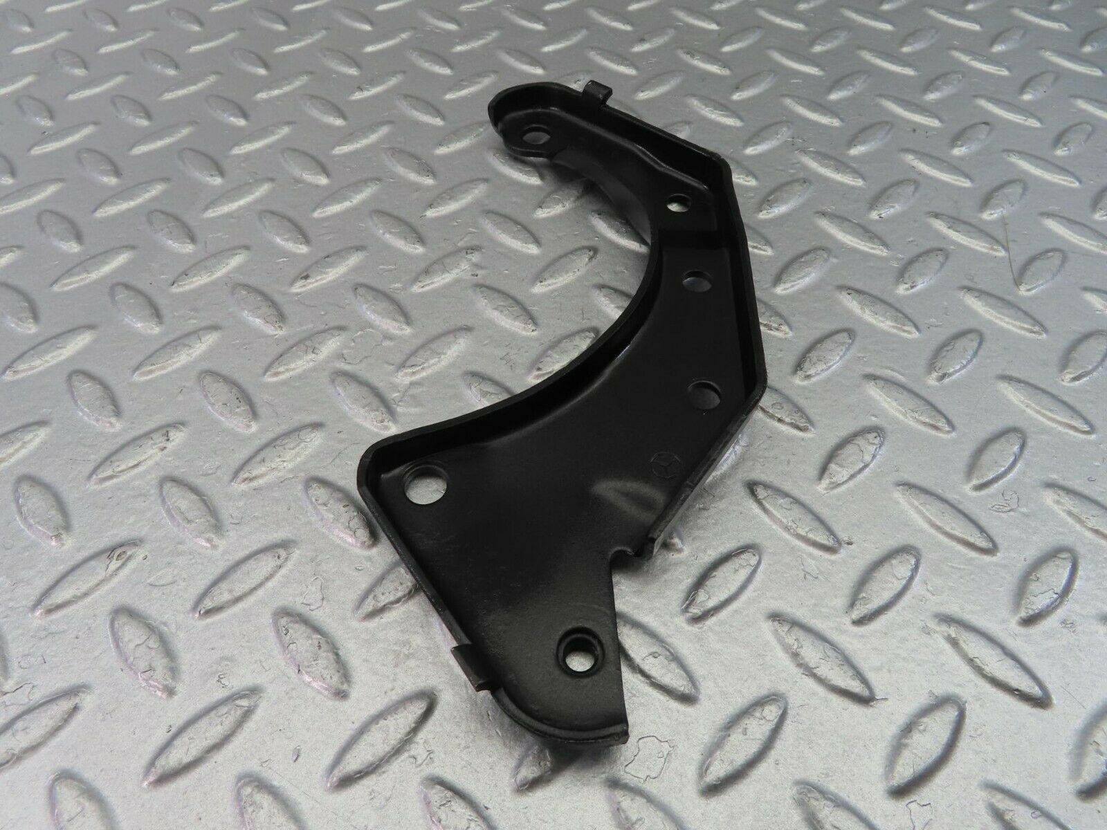 10583 Mercedes-Benz W201 190E Power Steering Pump Bracket