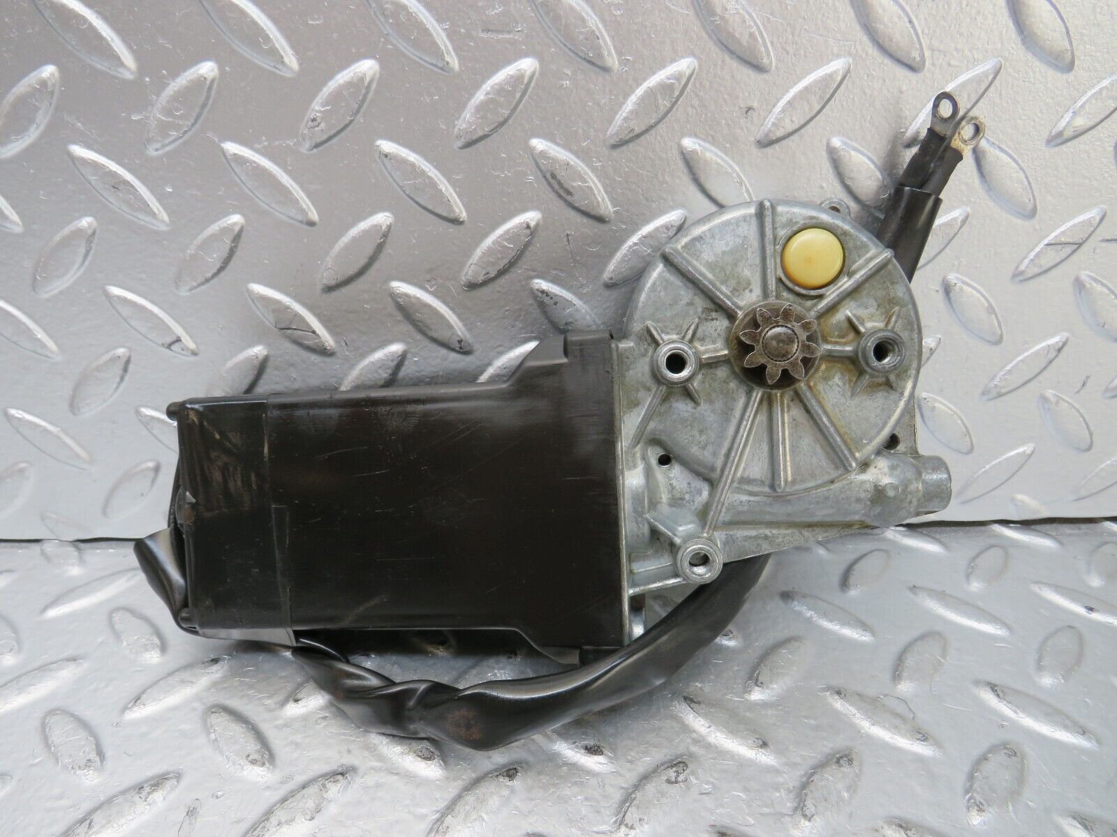 26067 Mercedes-Benz W116 450SE Window Regulator Motor Rear Left 0130820002