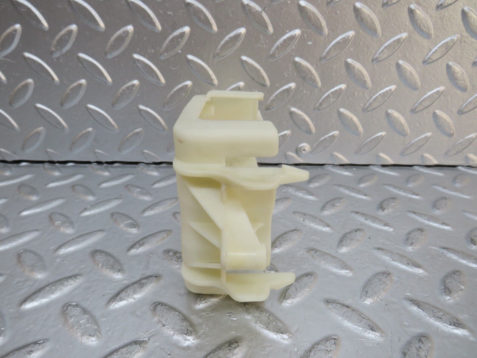 29336 Mercedes-Benz W124 230E Rear Door Lock Vacuum Actuator Cover 1248050590