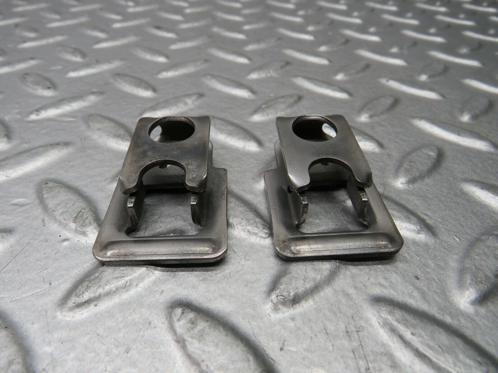 21802 Mercedes-Benz W126 300SE Fuel Injector Bracket 2 pcs