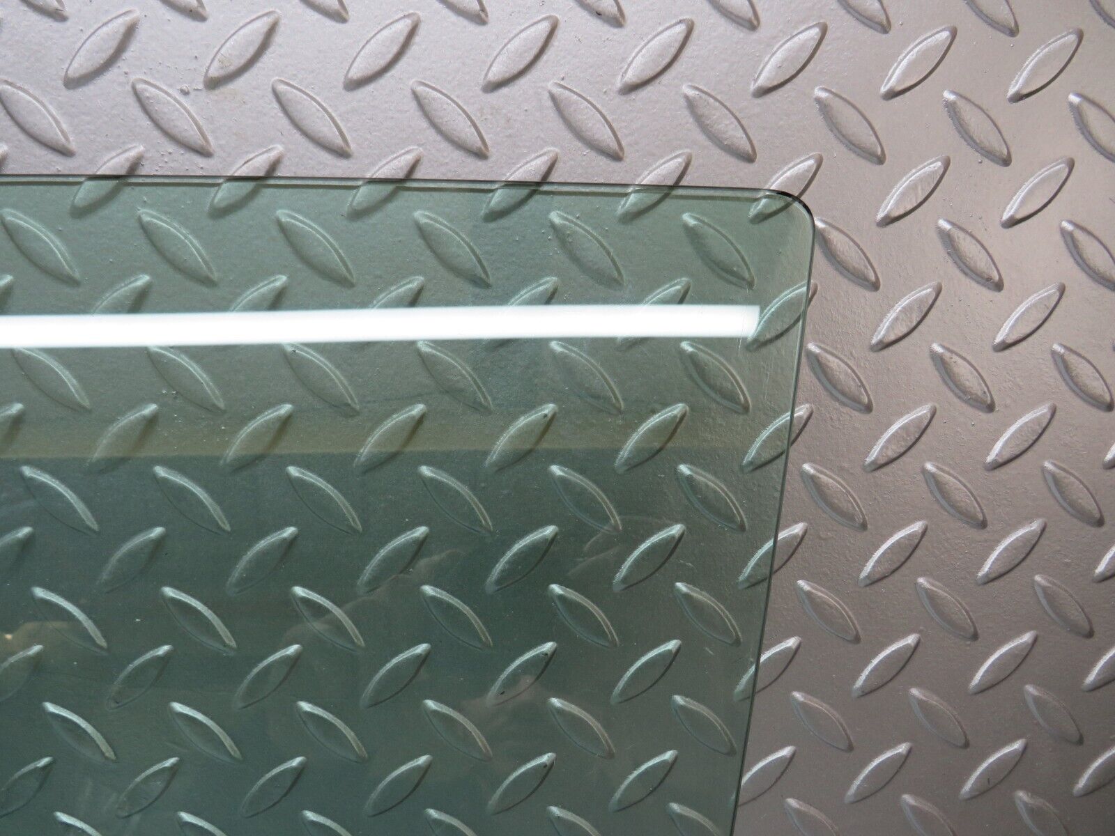 25148 Mercedes-Benz W201 190D Front Left Door Window Glass