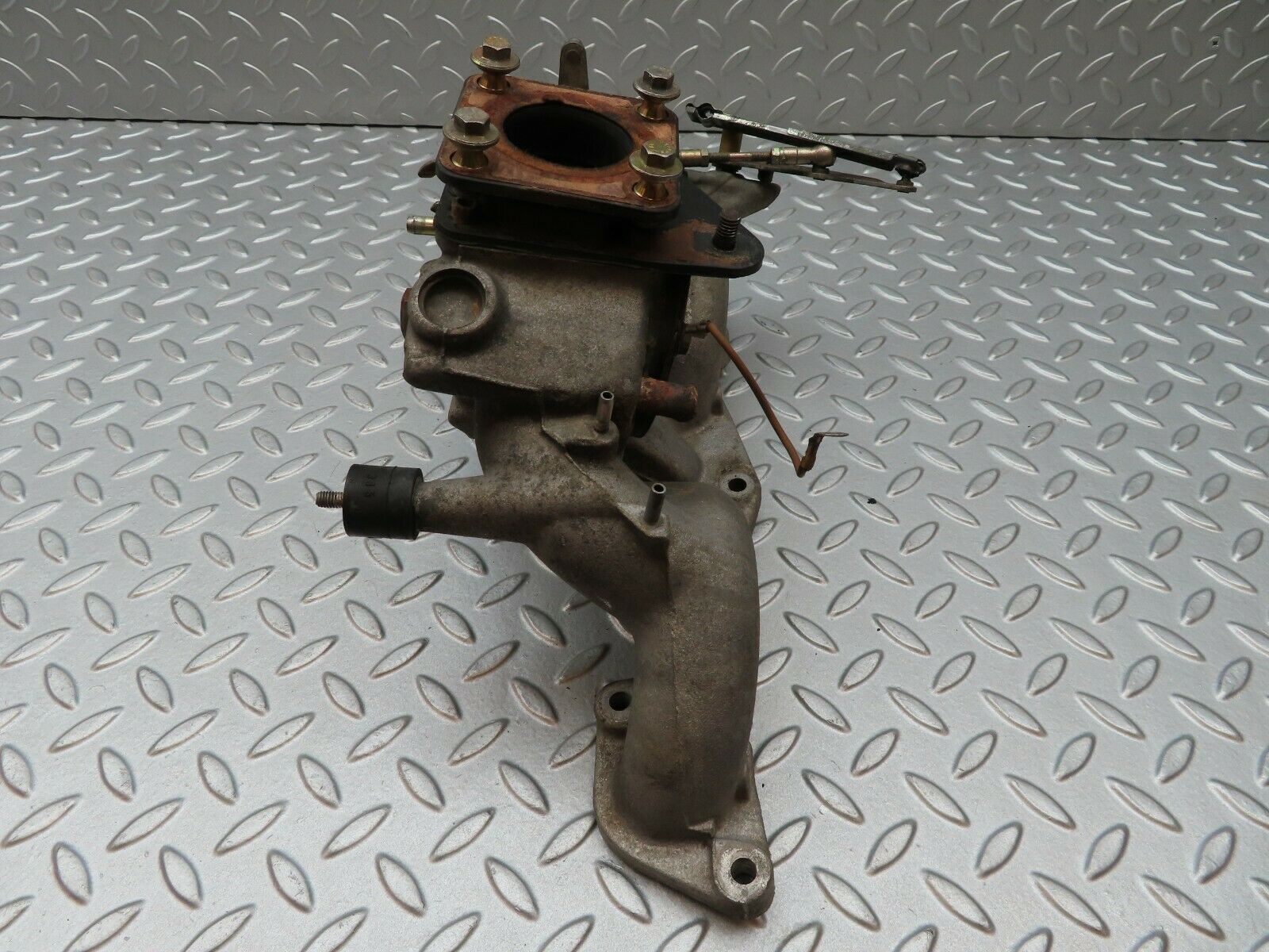 3961 Mercedes-Benz S123 200T Wagon Intake Manifold 1021411601