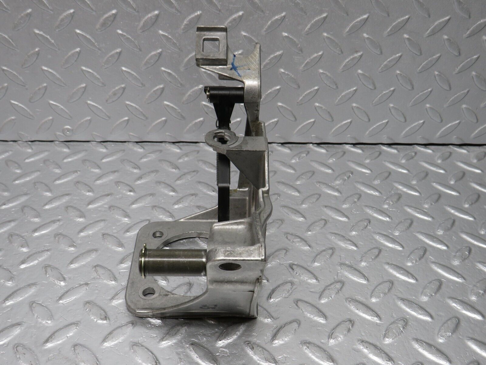 39416 Mercedes-Benz R129 320SL Coupe Brake Pedal Bracket 1242901019 1402921031