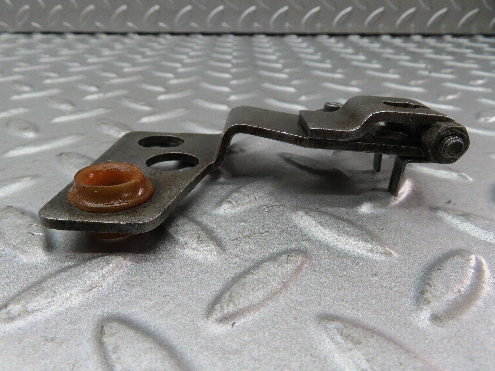 17814 Mercedes-Benz W116 450SEL Gearbox Linkage Bracket