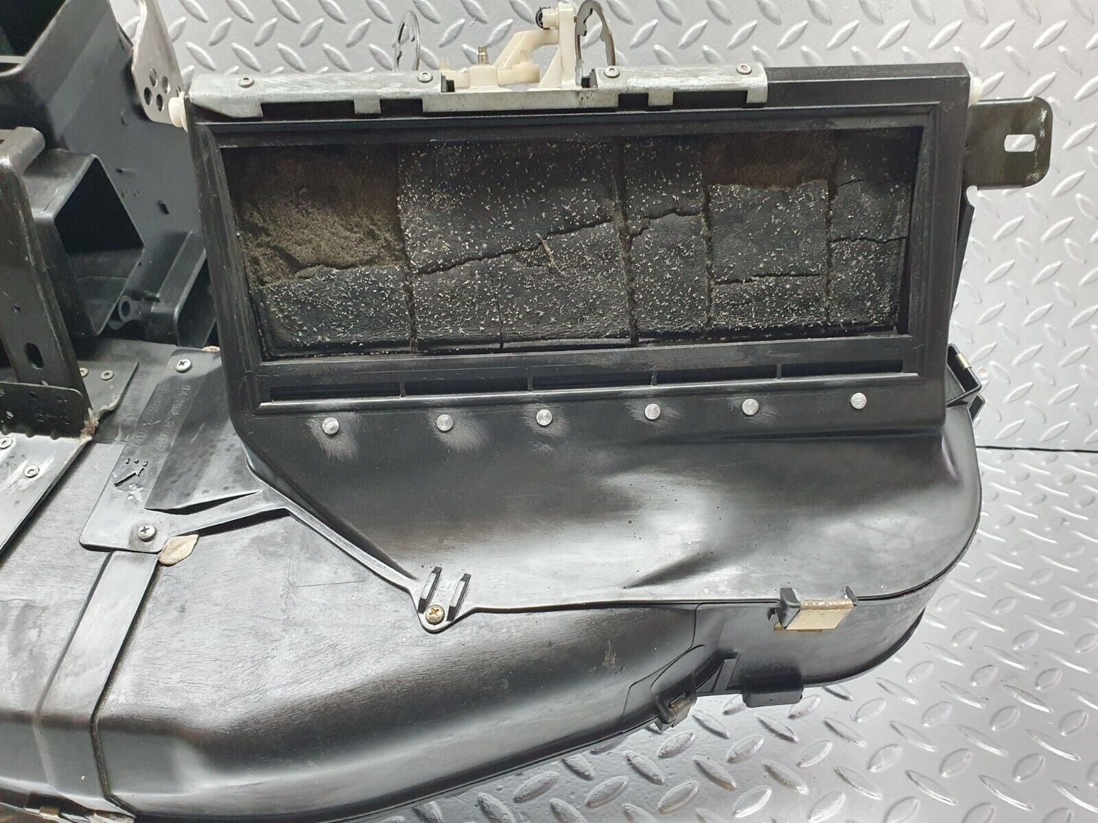 40937 Mercedes-Benz W126 300SE Heater Box Blower Housing Behr