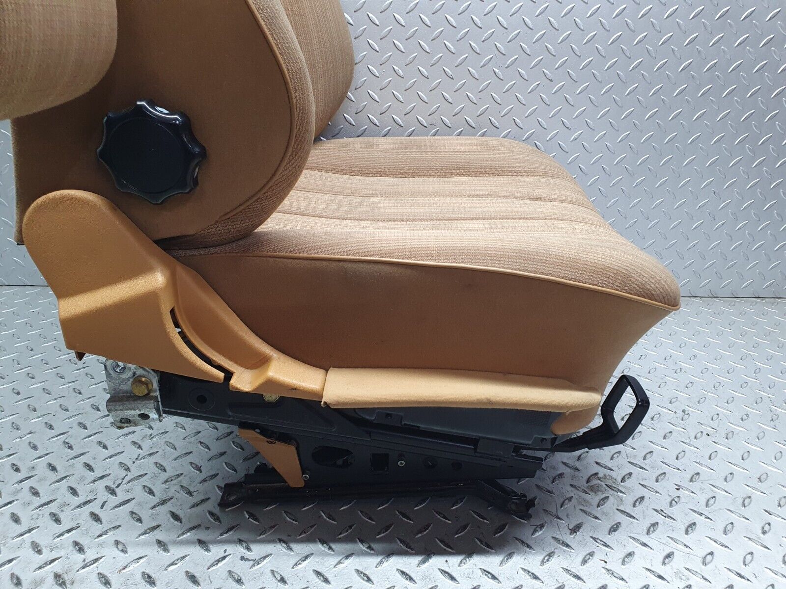 41375 Mercedes-Benz W124 200E Front Left Passenger Side Seat Palomino 1249101050