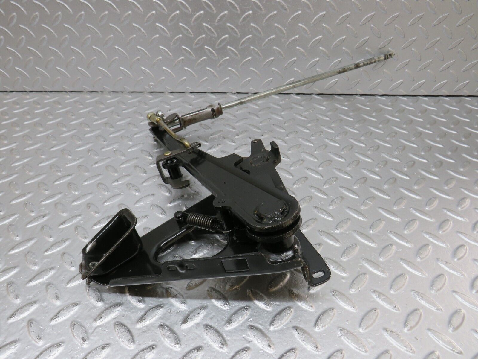 34500 Mercedes-Benz C126 380SEC Coupe Handbrake Regulator