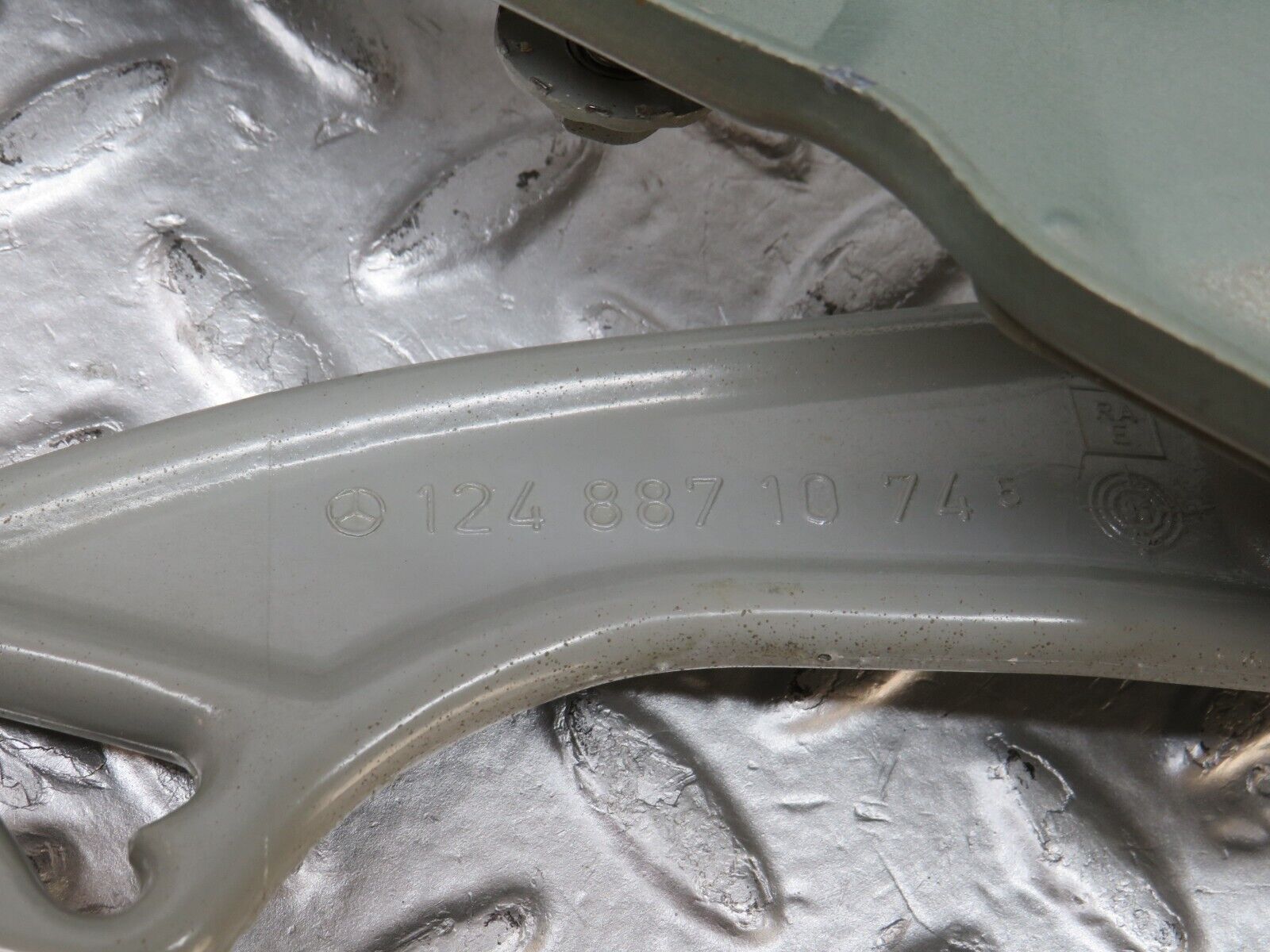 34159 Mercedes-Benz W124 260E Bonnet Hinge Right 1248800228 1248871074