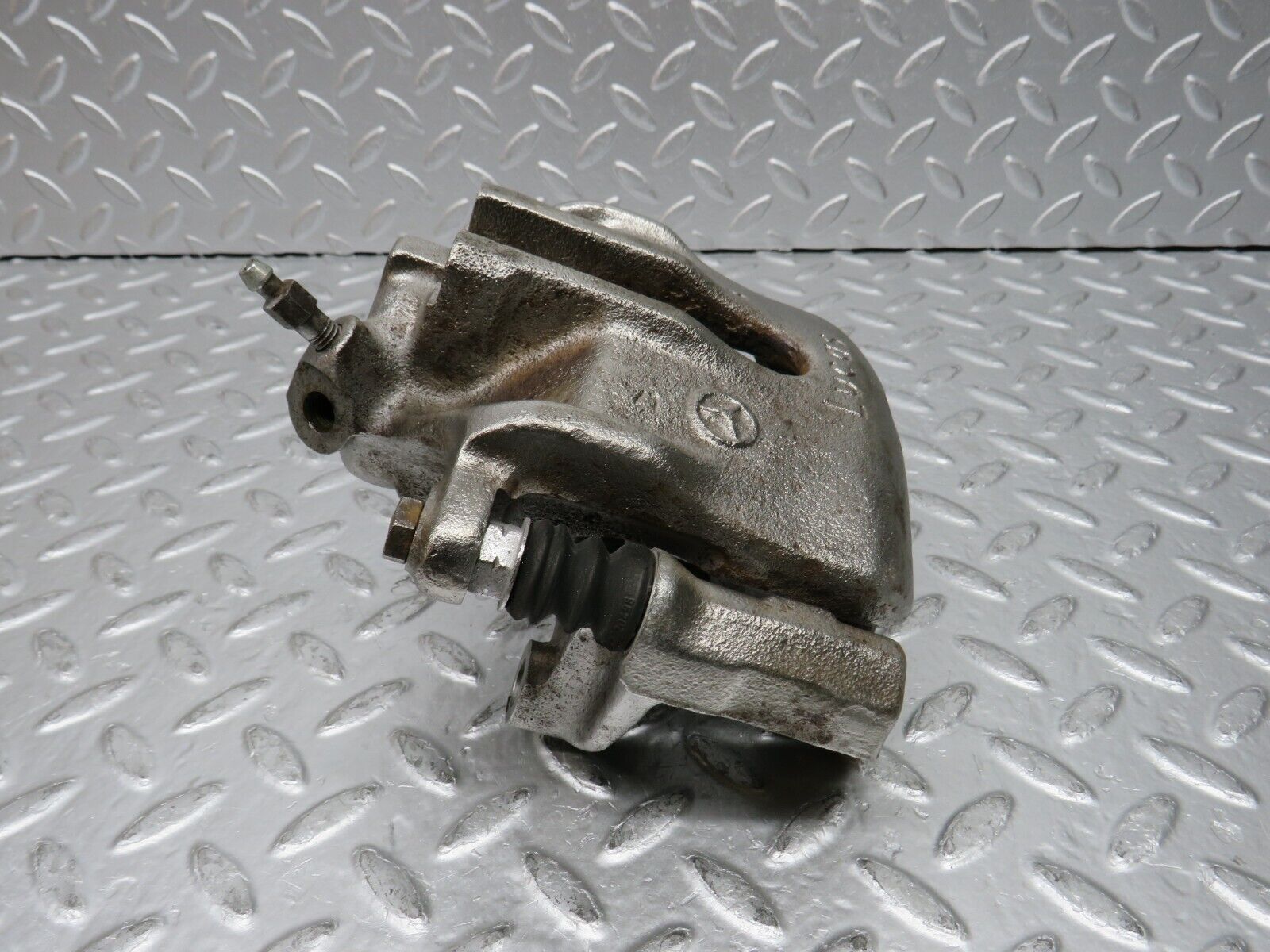 31507 Mercedes-Benz S124 220TE Wagon Front Left Brake Caliper Lucas 54
