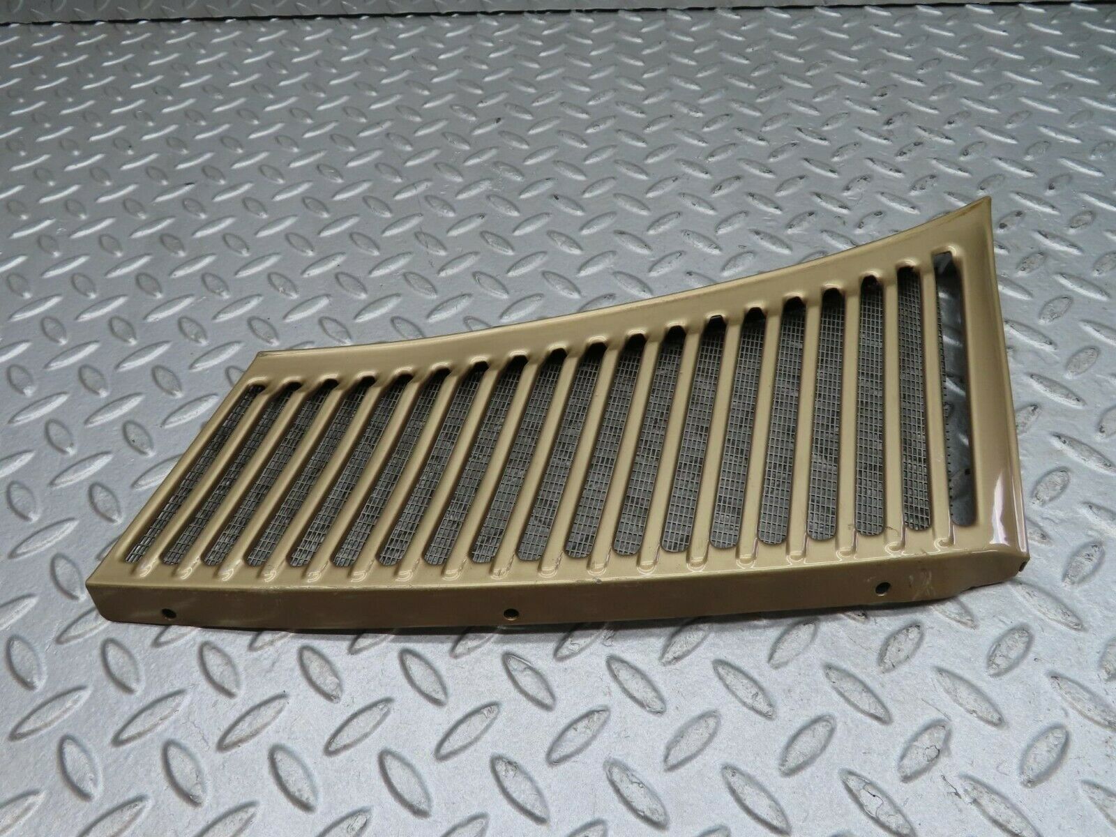 16584 Mercedes-Benz C107 380SLC Air Intake Grill Left Side