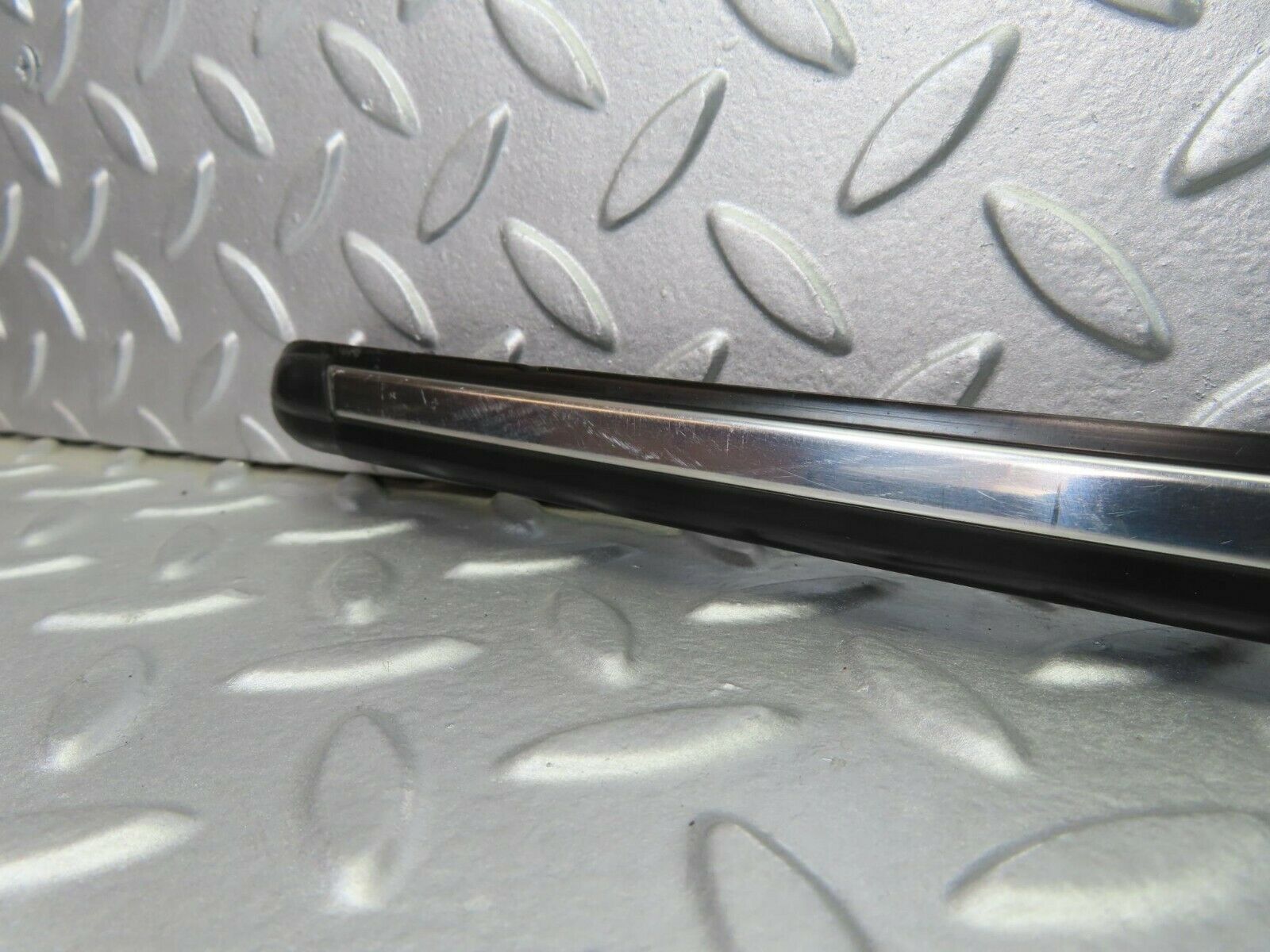 10267 Mercedes-Benz W123 Front Left Fender Wing Centre Moulding Trim