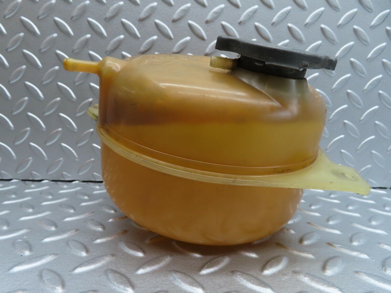 13931 Mercedes-Benz C107 280SLC Coolant Tank Reservoir Behr 1075000149