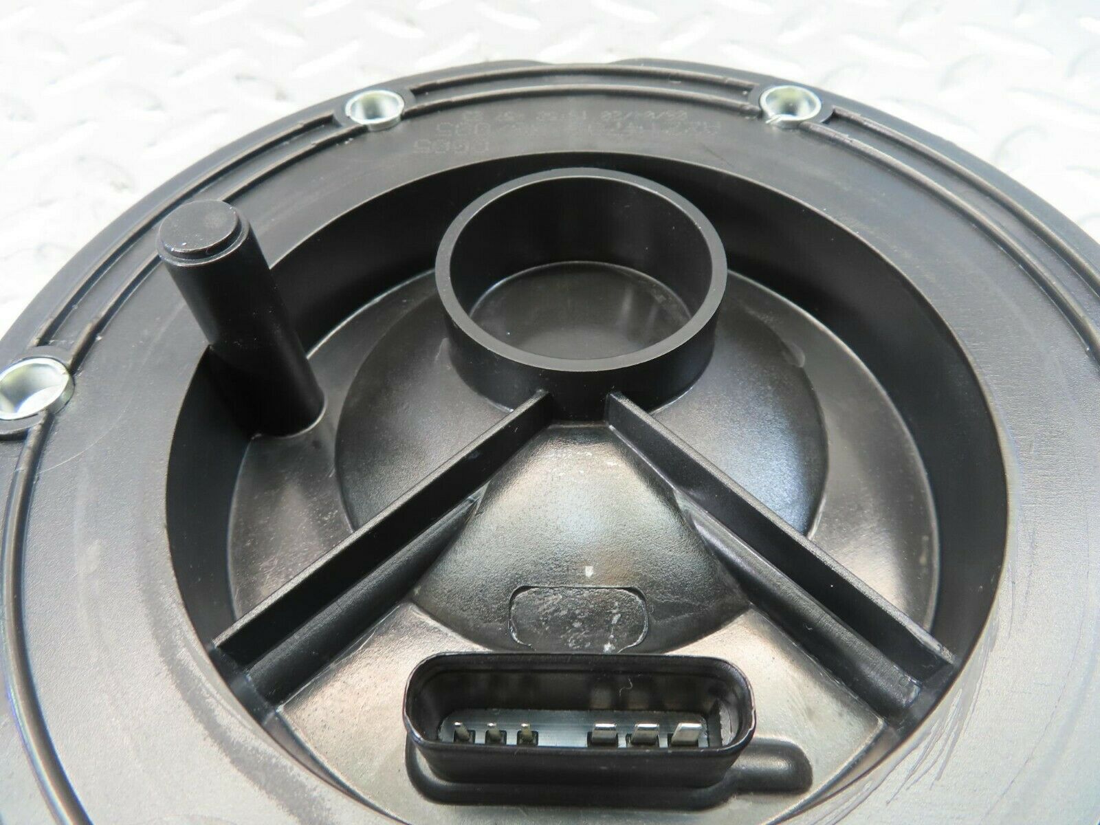 11128 Mercedes-Benz W221 S320 Fuel Tank Cap 2214700138