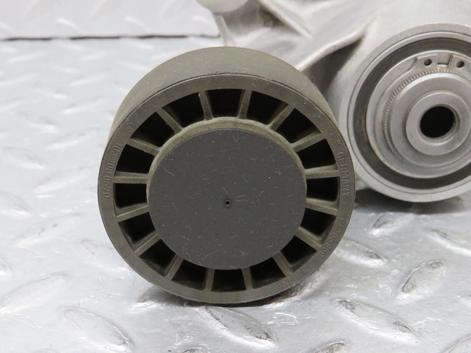 38932 Mercedes-Benz W201 190E 2.6L Belt Tensioner 1032021140 1032000570