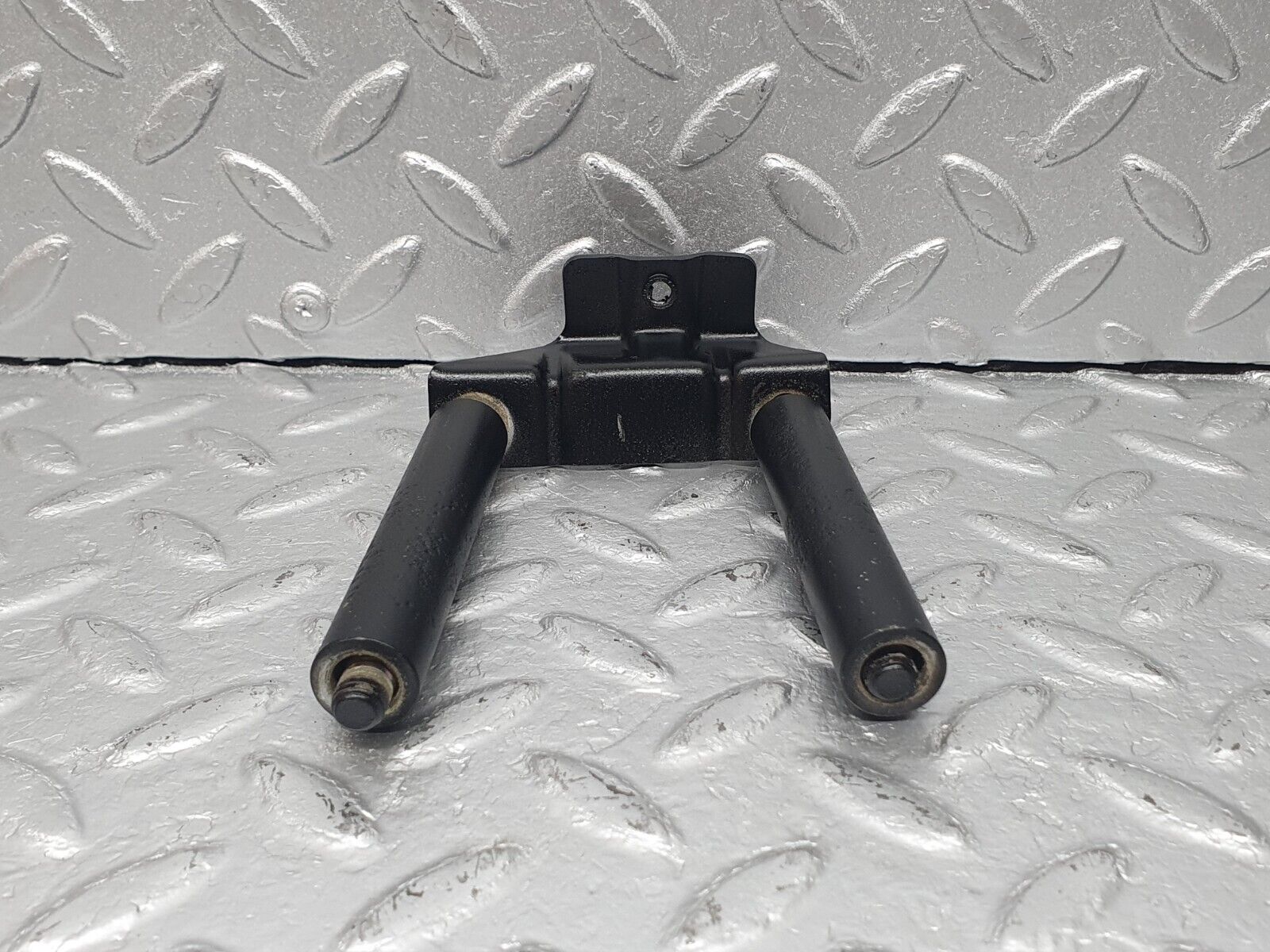 40735 Mercedes-Benz W123 300D Power Steering Hose Pipe Bracket