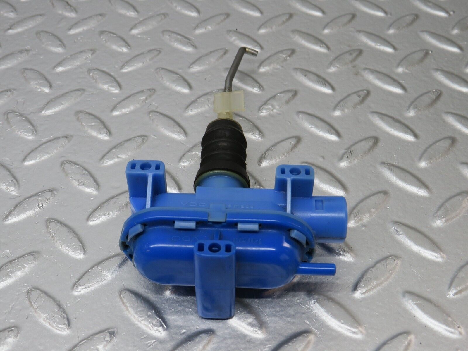 34331 Mercedes-Benz C126 380SEC Coupe Door Lock Vacuum Actuator Right Side