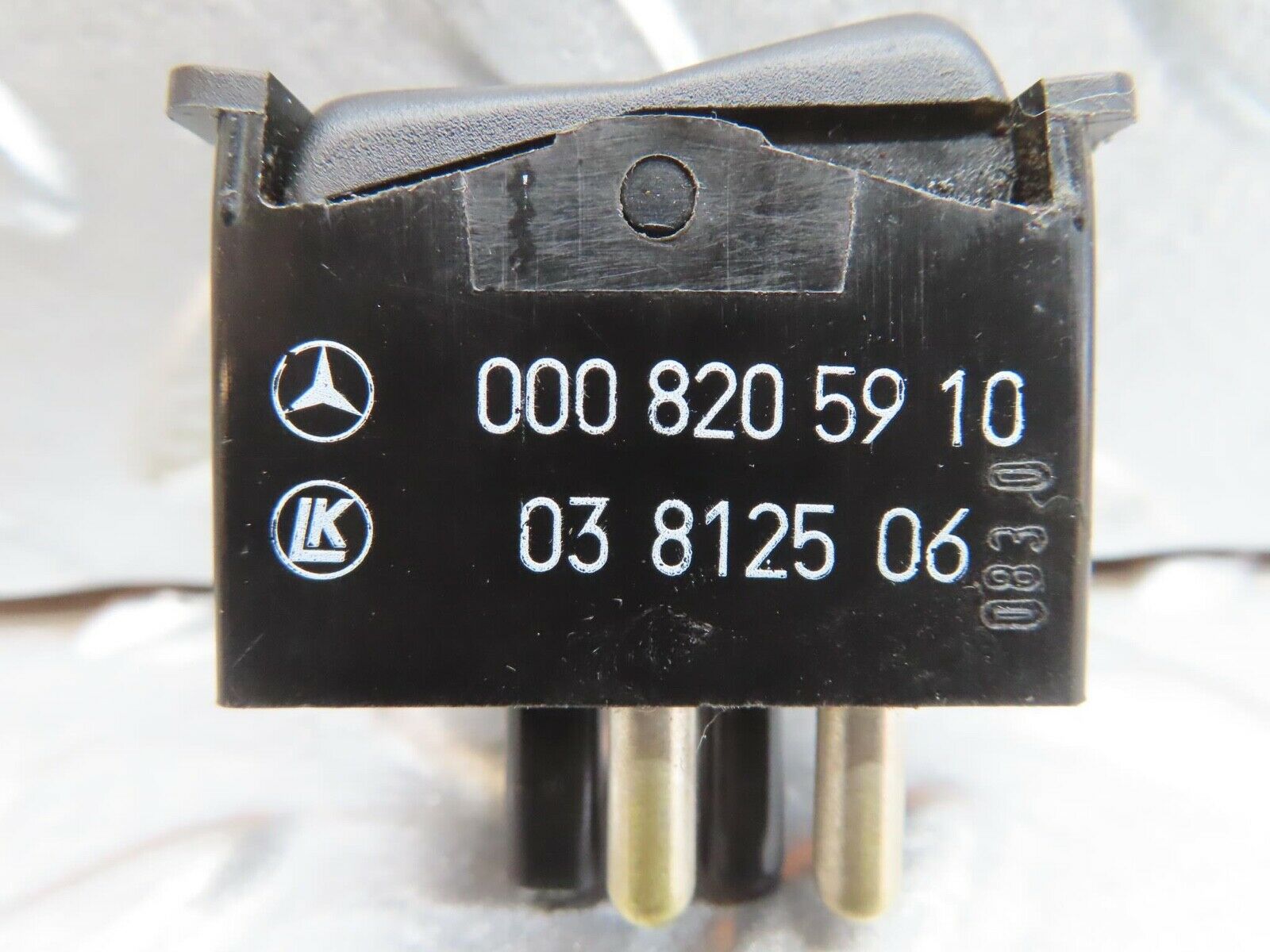 13672 Mercedes-Benz W123 200 Interior Light Switch 0008205910