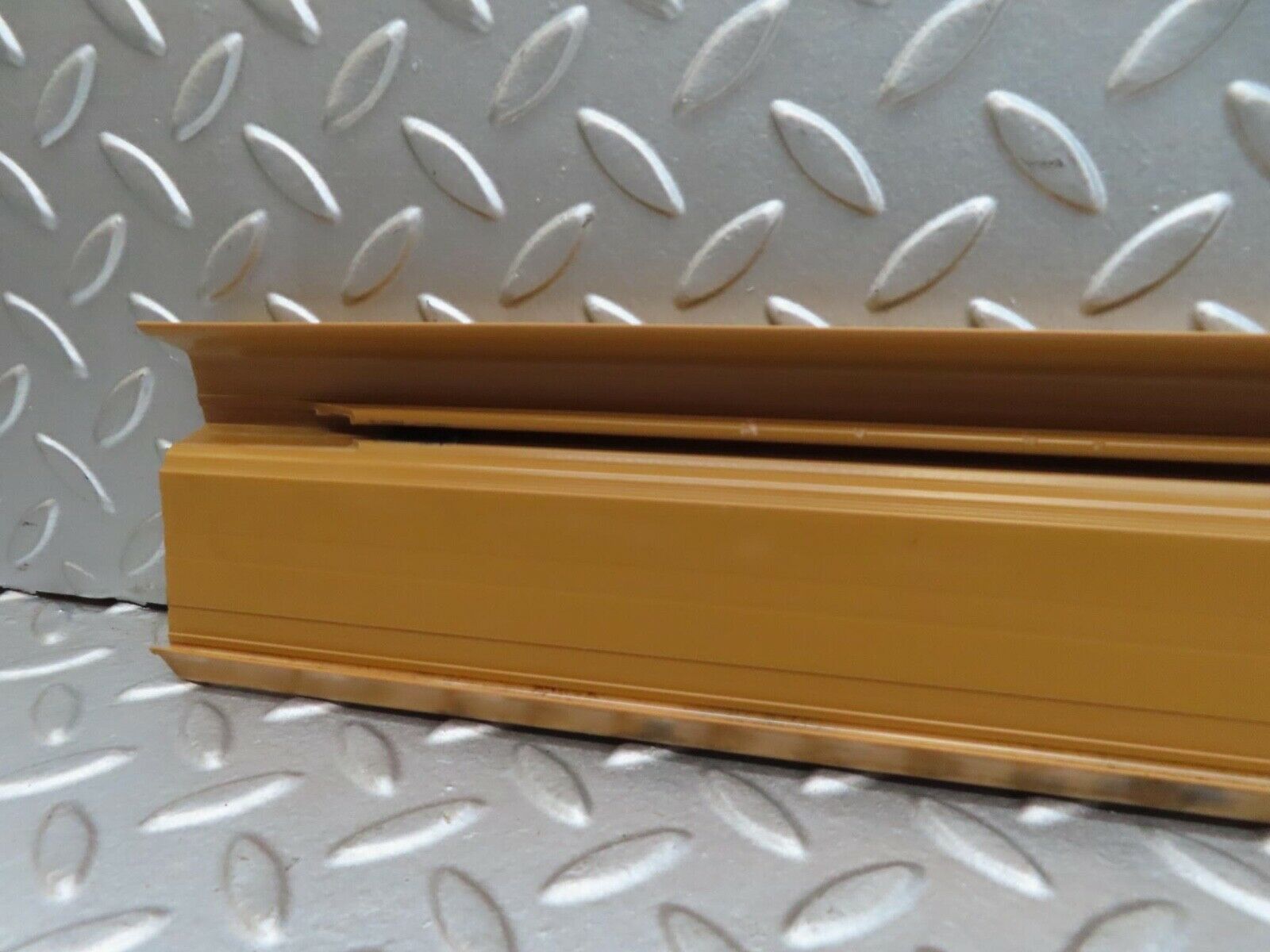 15853 Mercedes-Benz W123 280E Front Right Door Sill Trim Beige