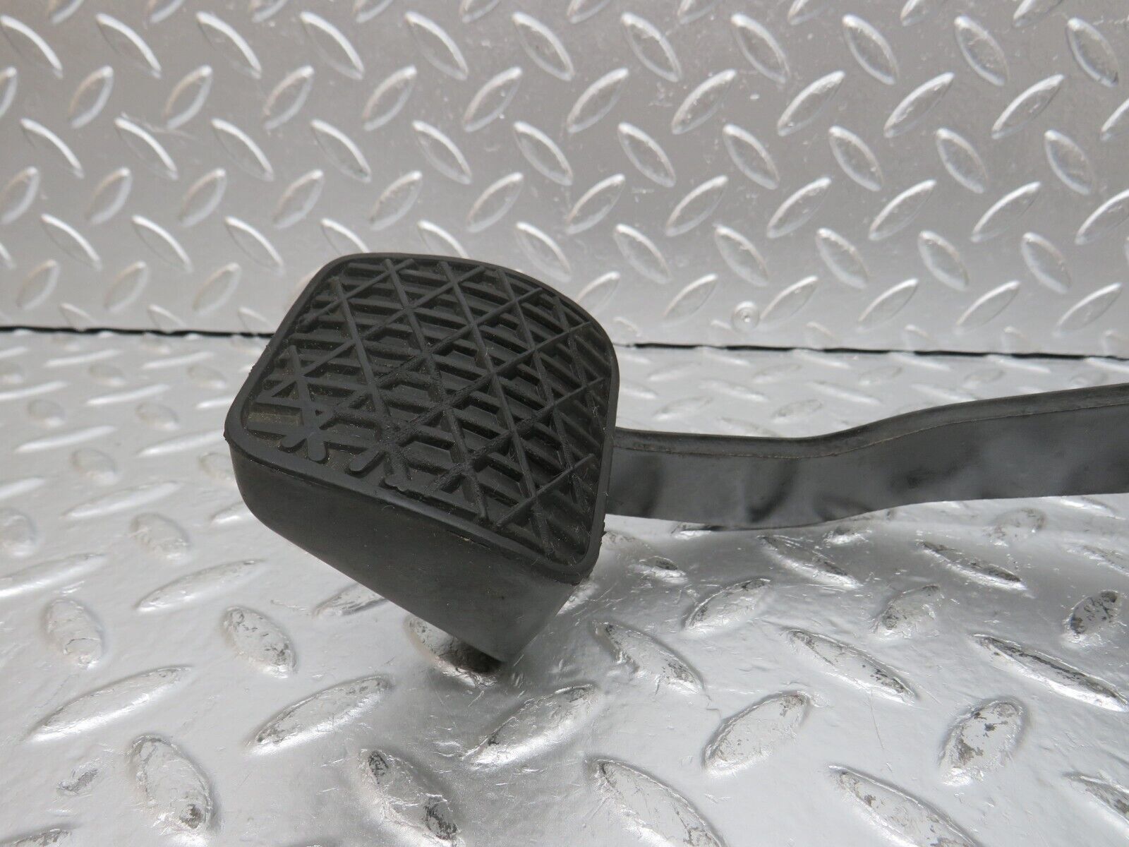 31146 Mercedes-Benz W123 200D Brake Pedal With Rubber