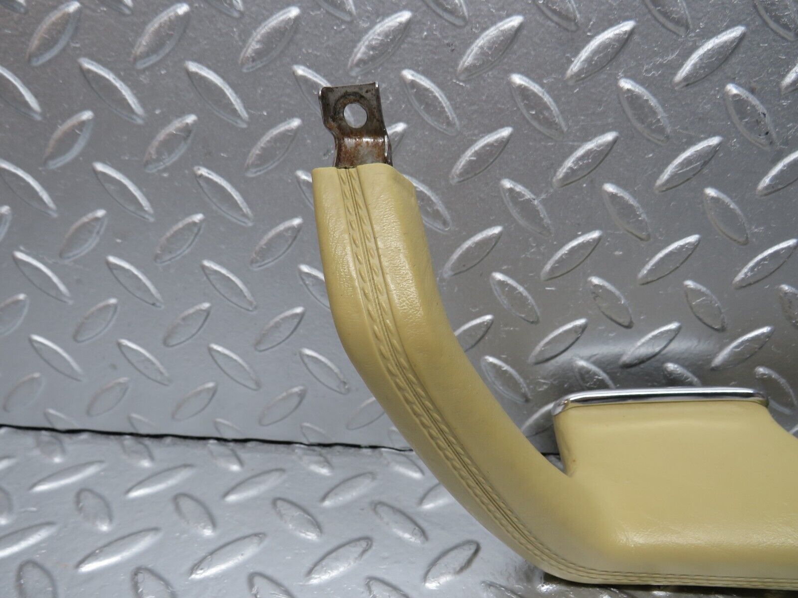 33670 Mercedes-Benz W123 280E Rear Right Interior Door Handle Beige 1239701801