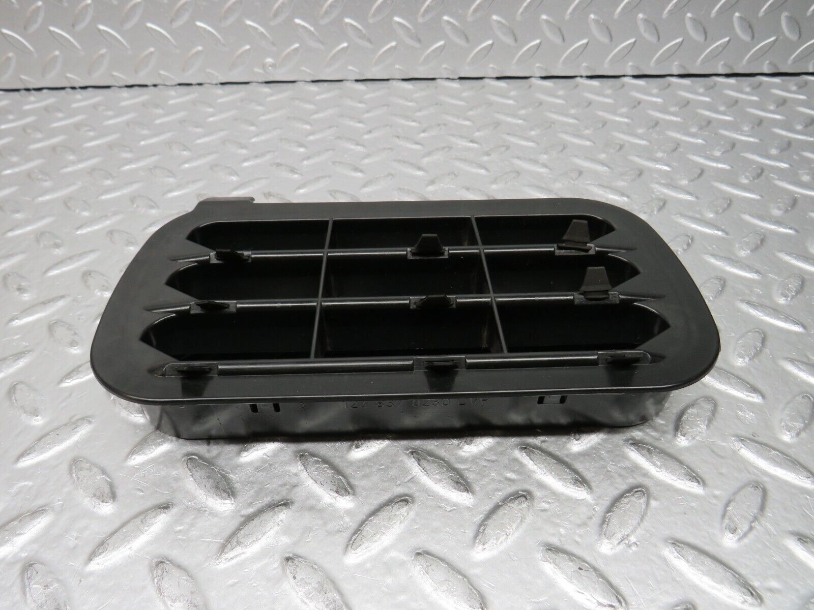 31390 Mercedes-Benz S124 220TE Wagon Air Intake Vent 1248370230 1248370242