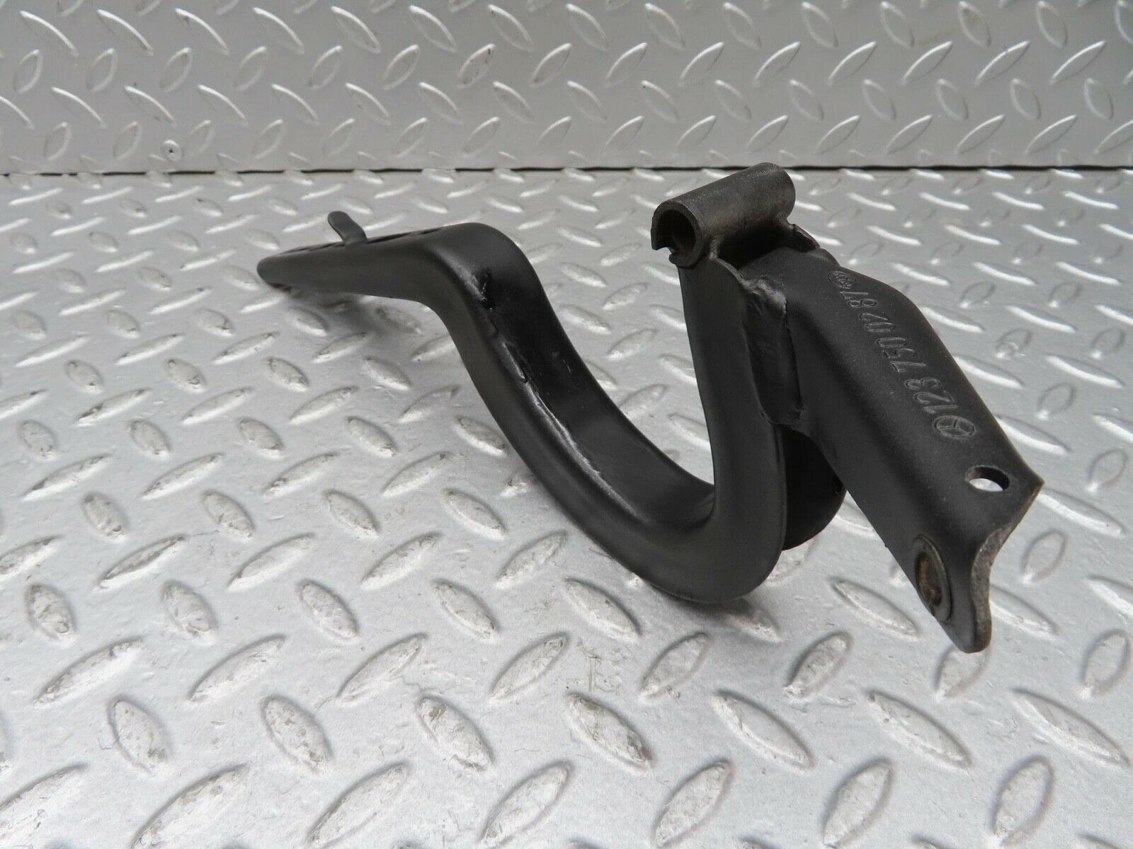 13535 Mercedes-Benz W123 200 Trunk Lid Hinge Right Side 1237500287
