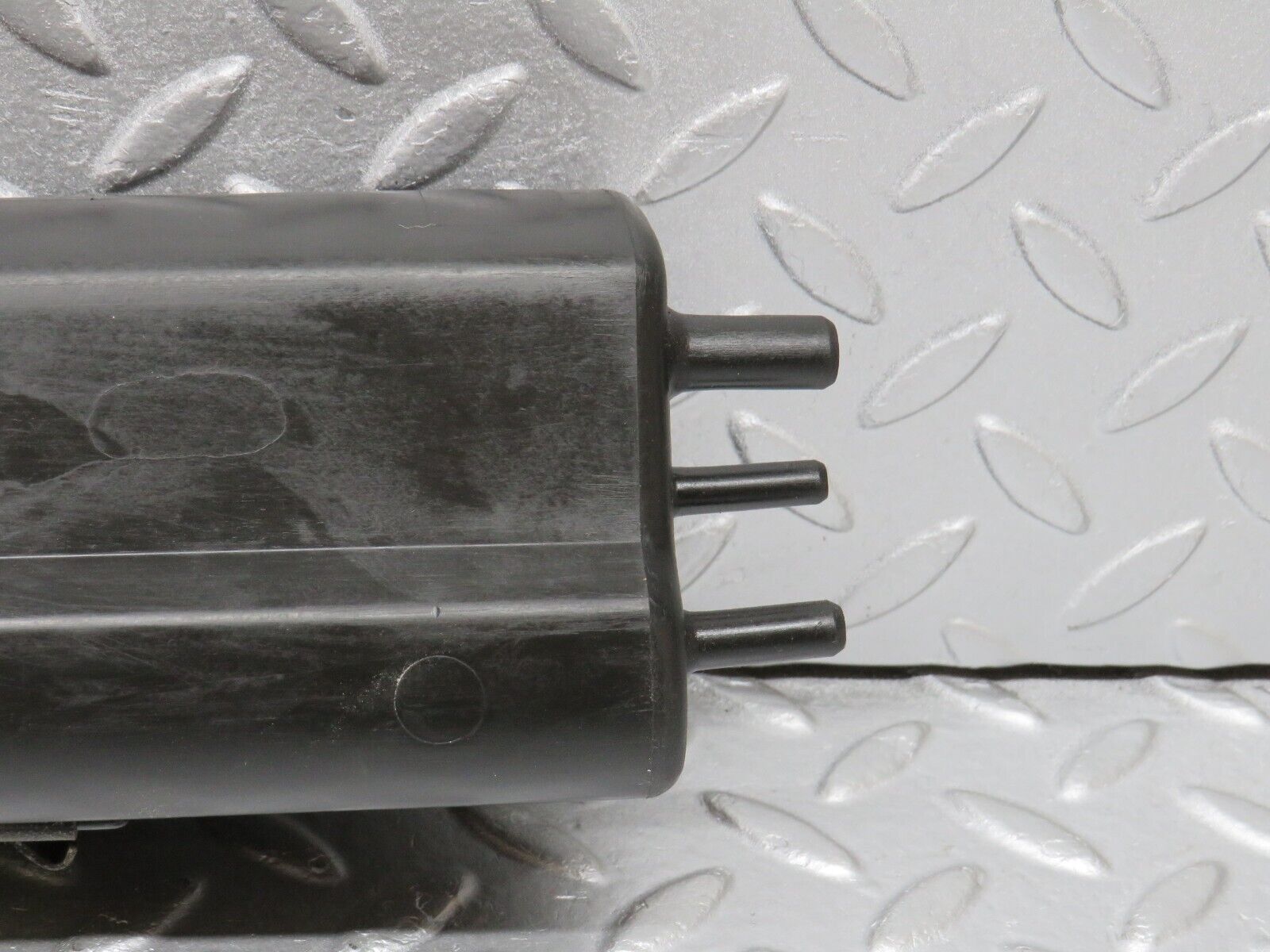 38809 Mercedes-Benz W201 190E 2.6L Fuel Vapor Charcoal Filter 2014700259 4900065902