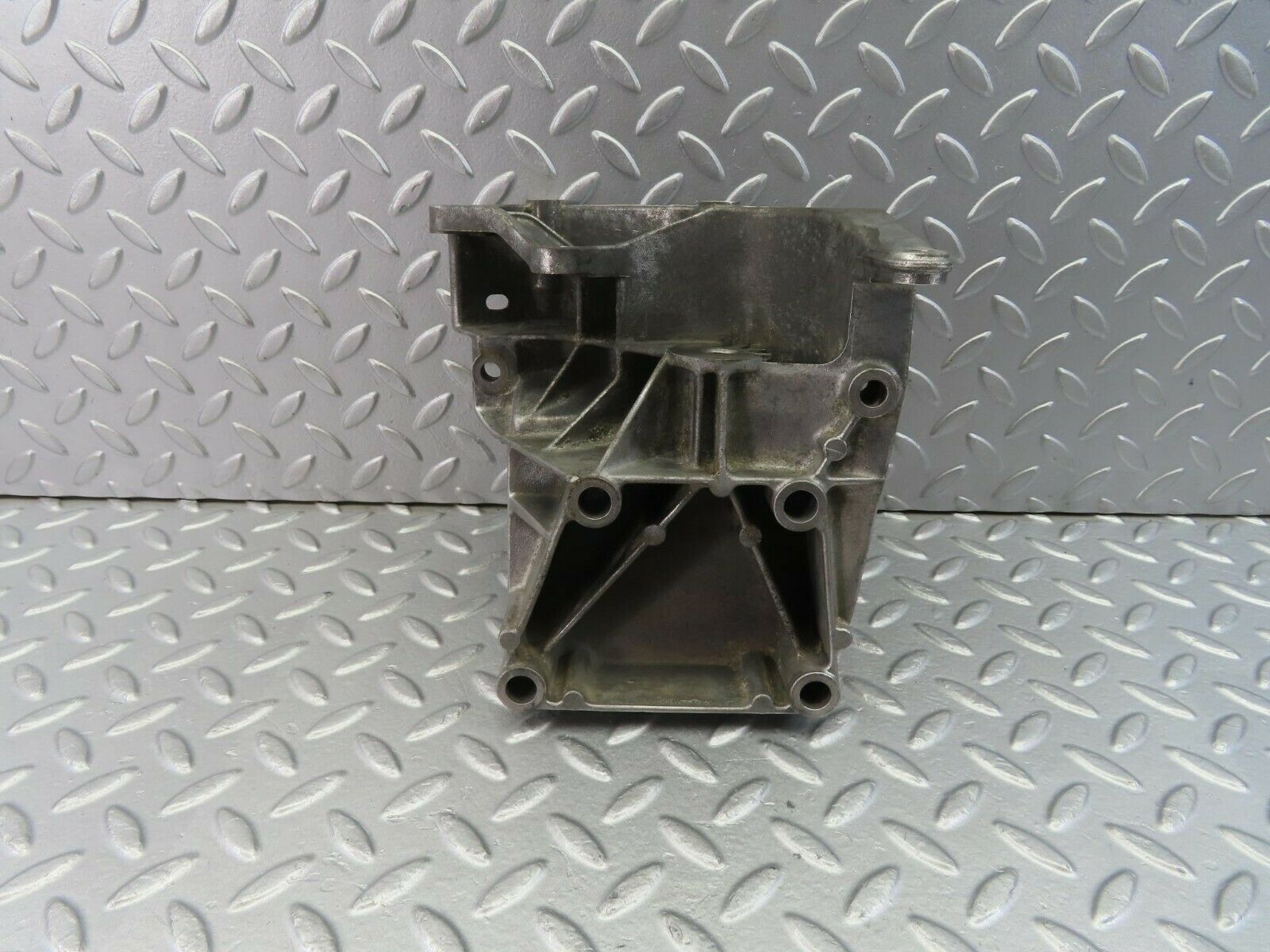 10554 Mercedes-Benz W201 190E Power Steering Pump Bracket