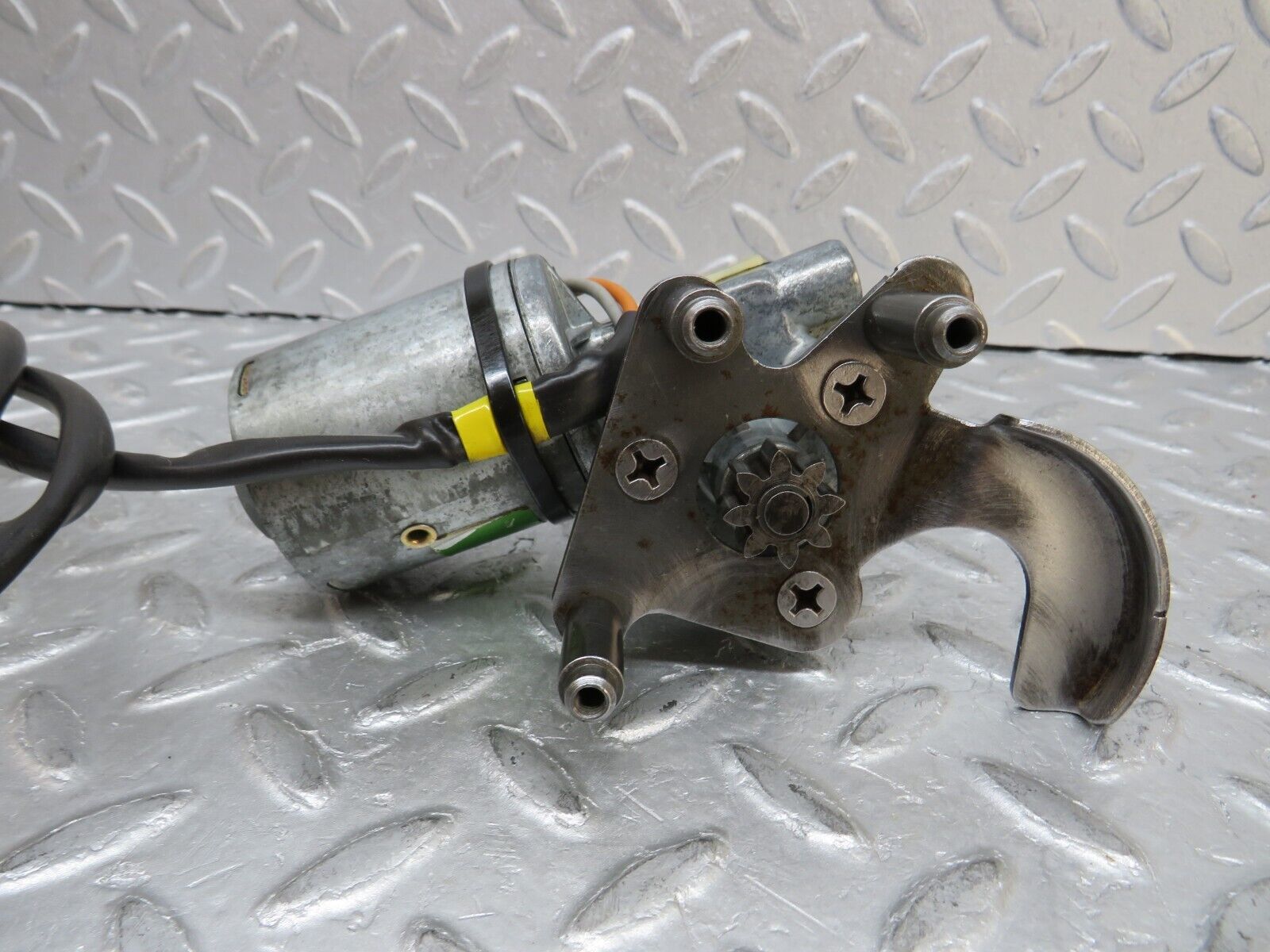 37063 Mercedes-Benz C126 420SEC Coupe Front Left Seat Backrest Adjustment Motor 0390216690