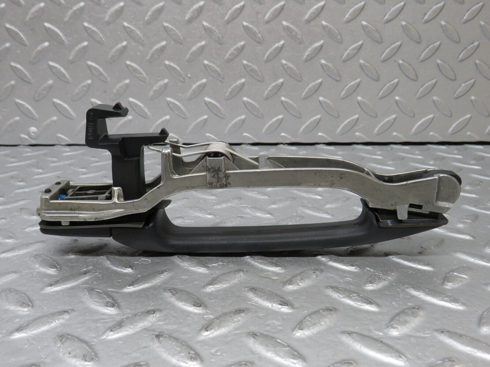 36629 Mercedes-Benz W201 190E 2.0L Exterior Door Handle Rear Right