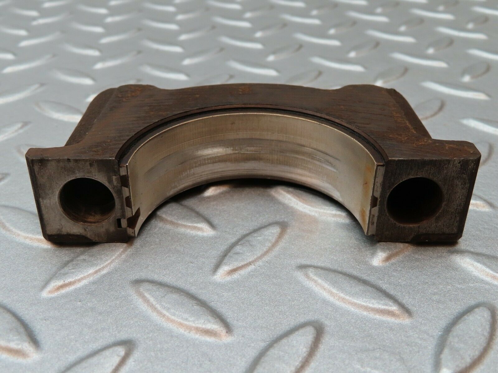 3956 Mercedes-Benz S123 200T Wagon Crankshaft Bearing Holder Block 1020011