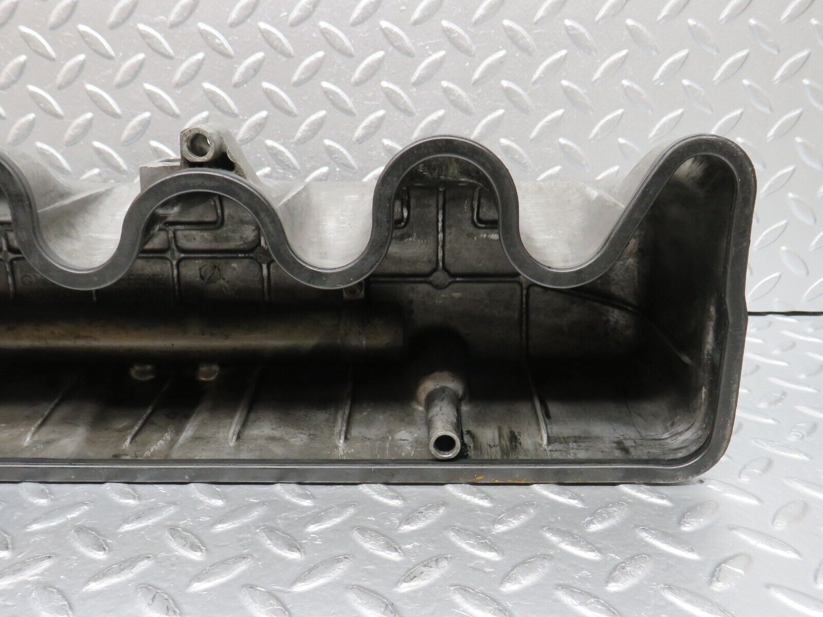 32936 Mercedes-Benz W123 300D Cylinder Head Valve Cover 6170160305